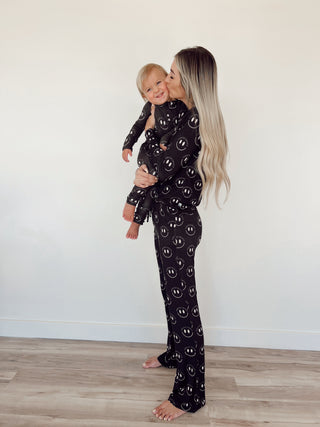 Women's Bamboo Pajamas | Charcoal & White ff Smile